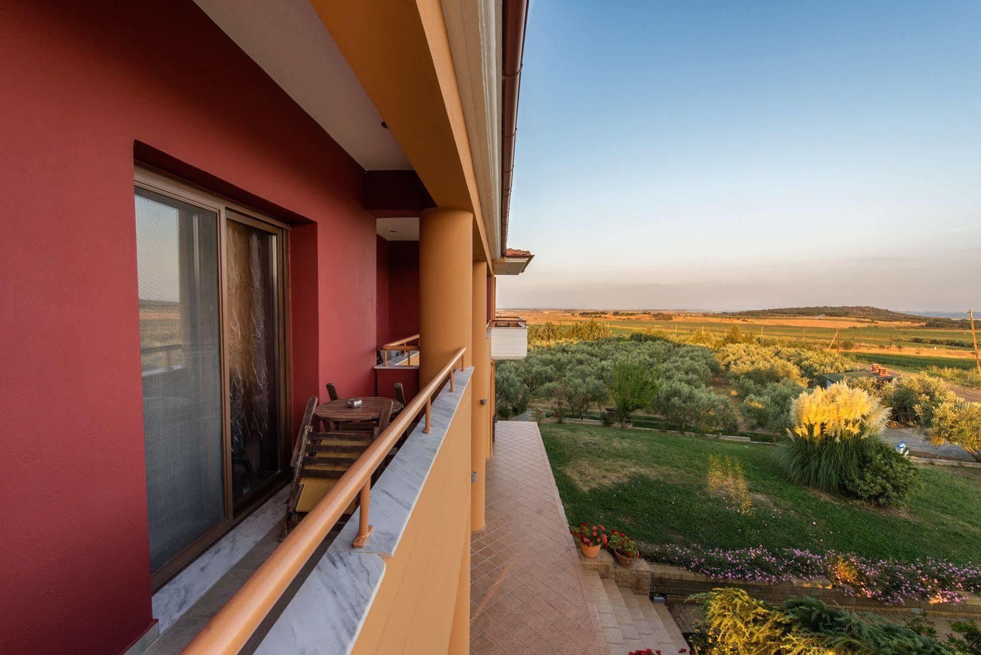 Hotel Petrinos Lofos Mándra Exterior foto
