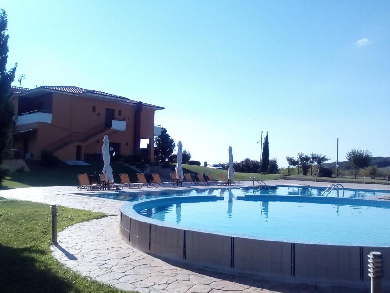 Hotel Petrinos Lofos Mándra Exterior foto